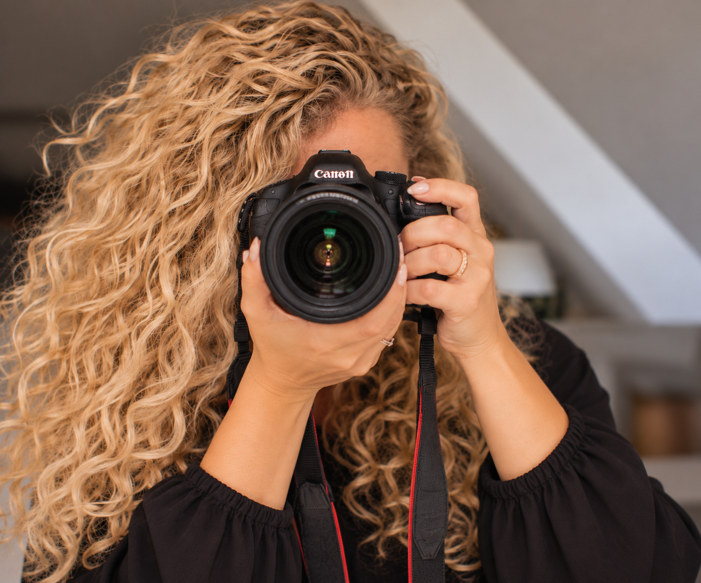 Ilona Szymańska – fotografka Najka Photography z aparatem Canon